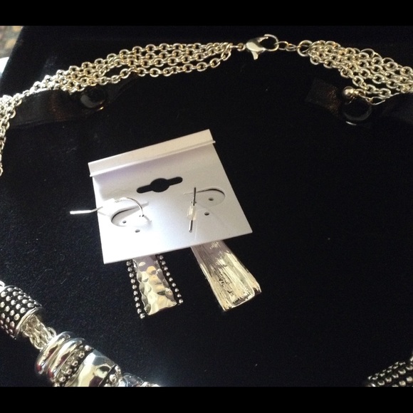 💥Final Price💥STUNNING STATEMENT NECKLACE SET - Picture 4 of 5